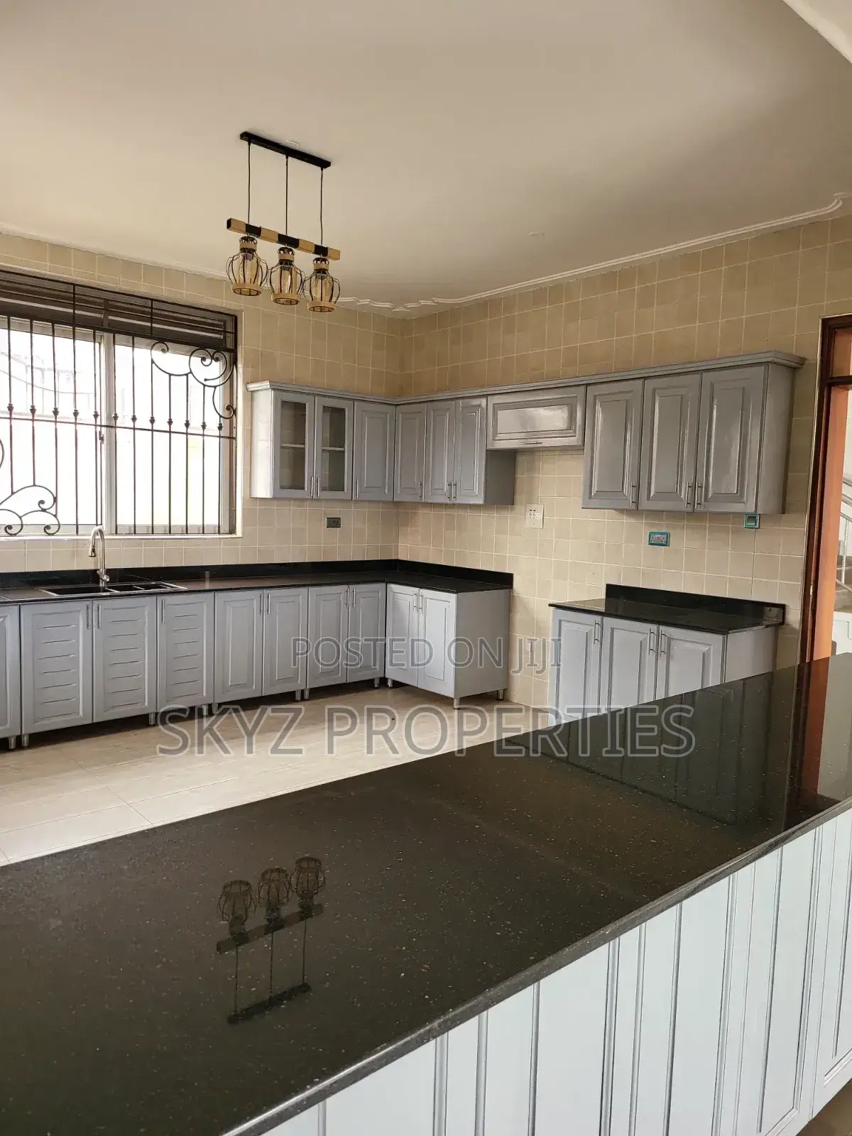 6bdrm Mansion in Buziga, Central Division for rent in Central Division