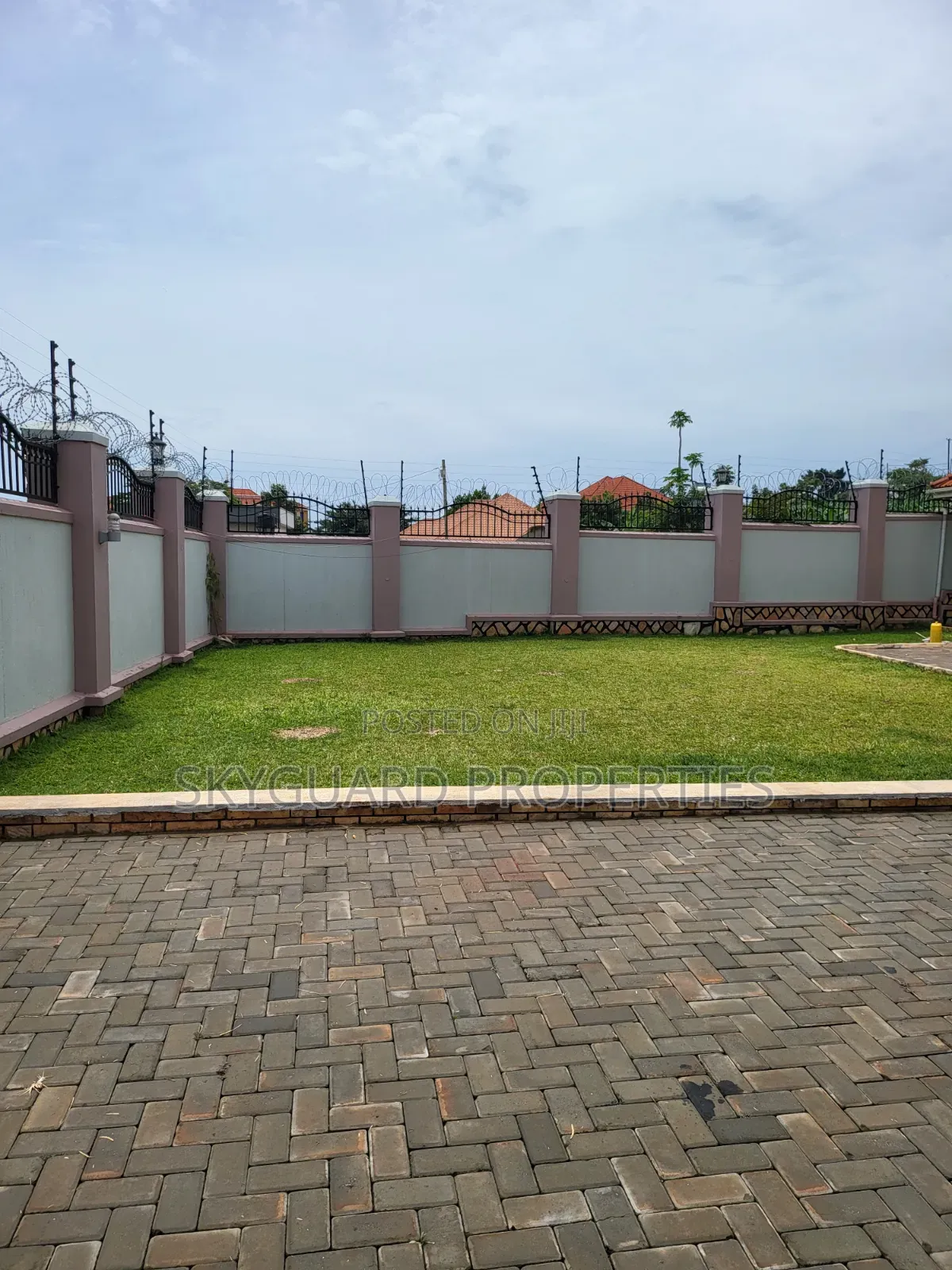 6bdrm Mansion in Buziga, Central Division for rent in Central Division