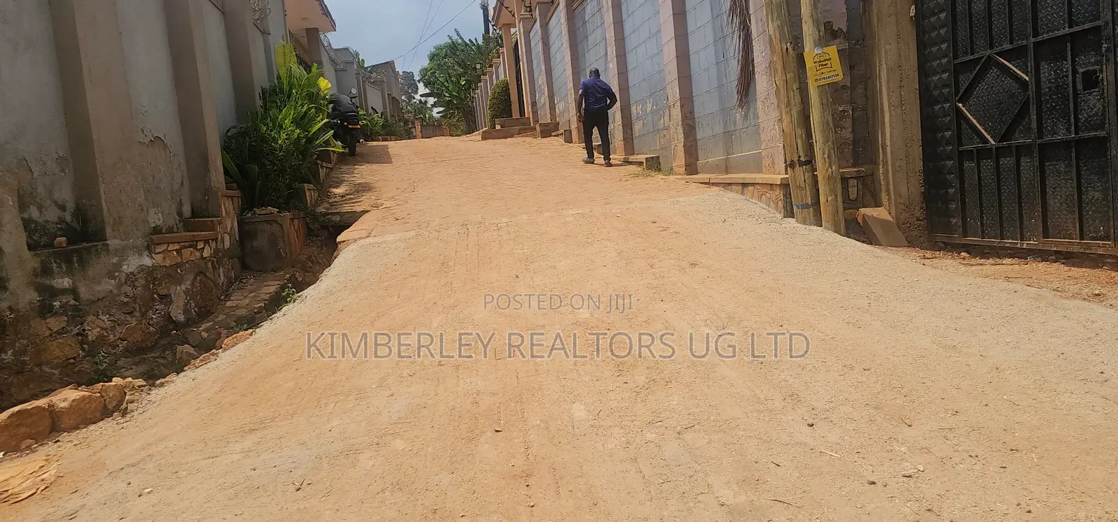 Quick Sale – Land for Sale, Kitende Entebbe Road in Division A