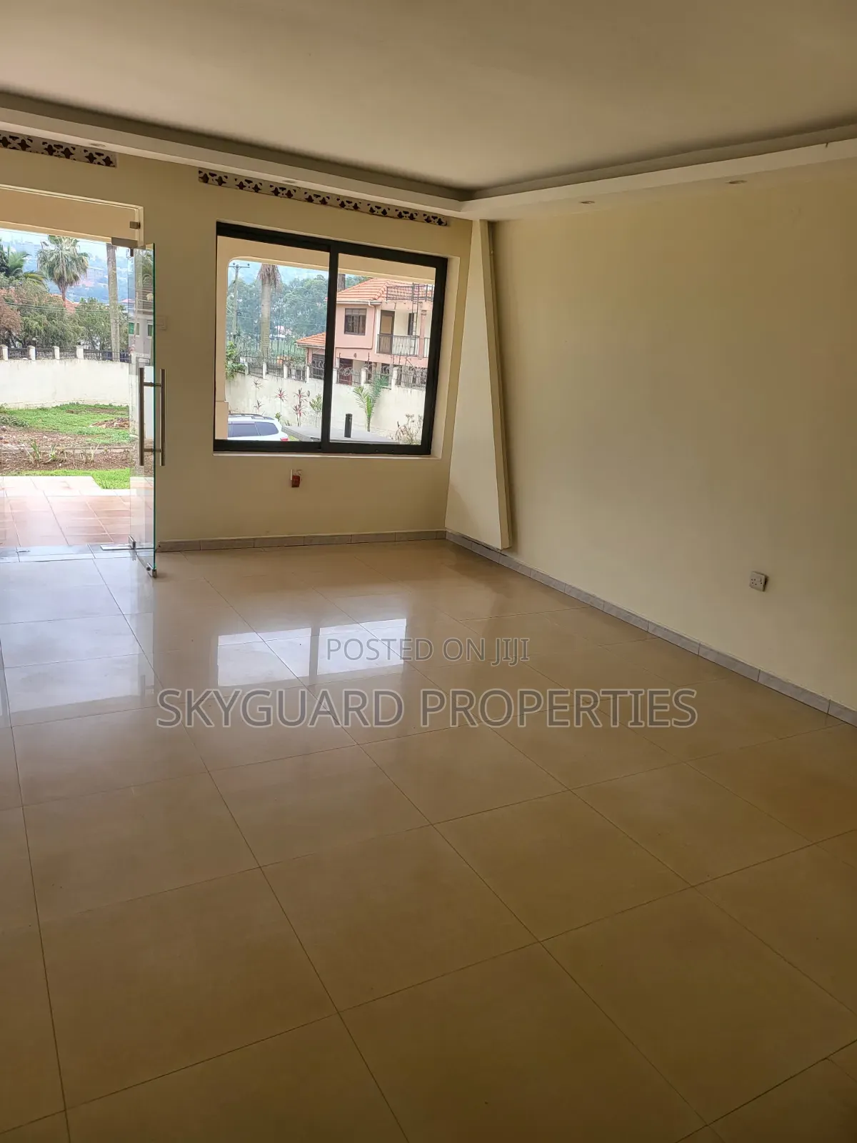 5bdrm Bungalow in Bugolobi, Central Division for rent in Central Division