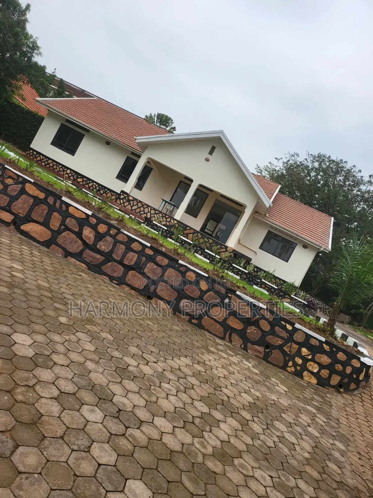 5bdrm Bungalow in Bugolobi, Central Division for rent in Central Division
