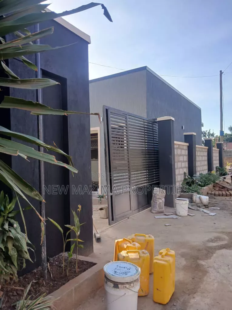 6bdrm House in Seguku Ntebe Rd, Central Division for sale in Central Division