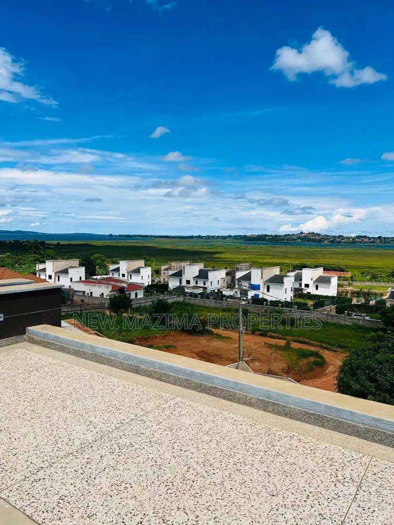 5bdrm Maisonette in Namulands, Central Division for sale in Central Division