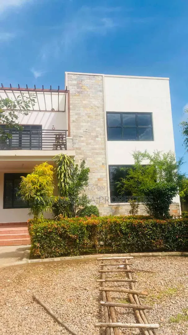 6bdrm Maisonette in Namulanda Ntebe Rd, Central Division for sale in Central Division