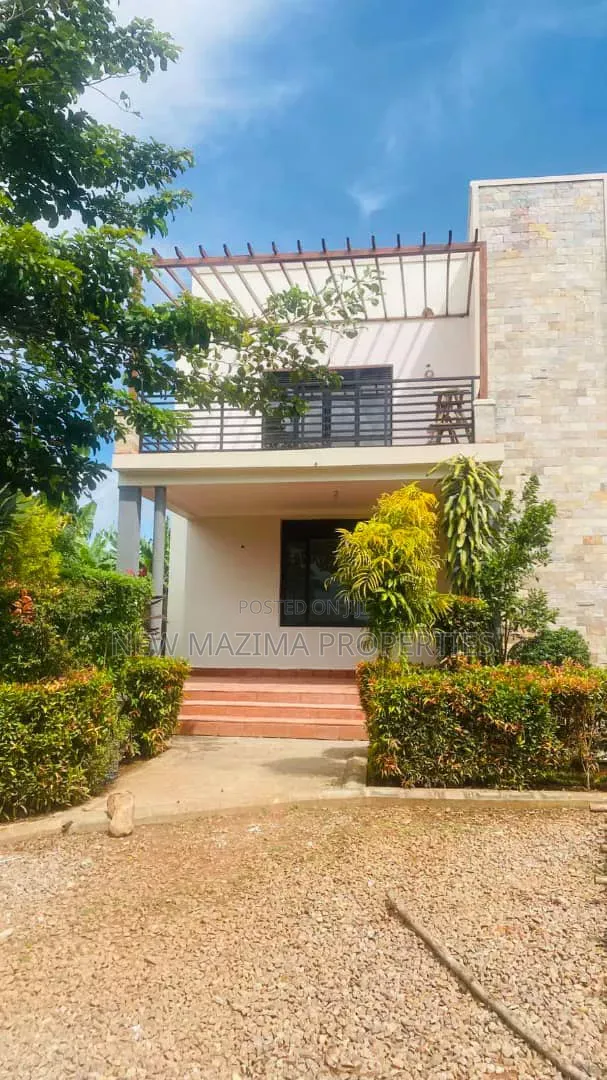 6bdrm Maisonette in Namulanda Ntebe Rd, Central Division for sale in Central Division