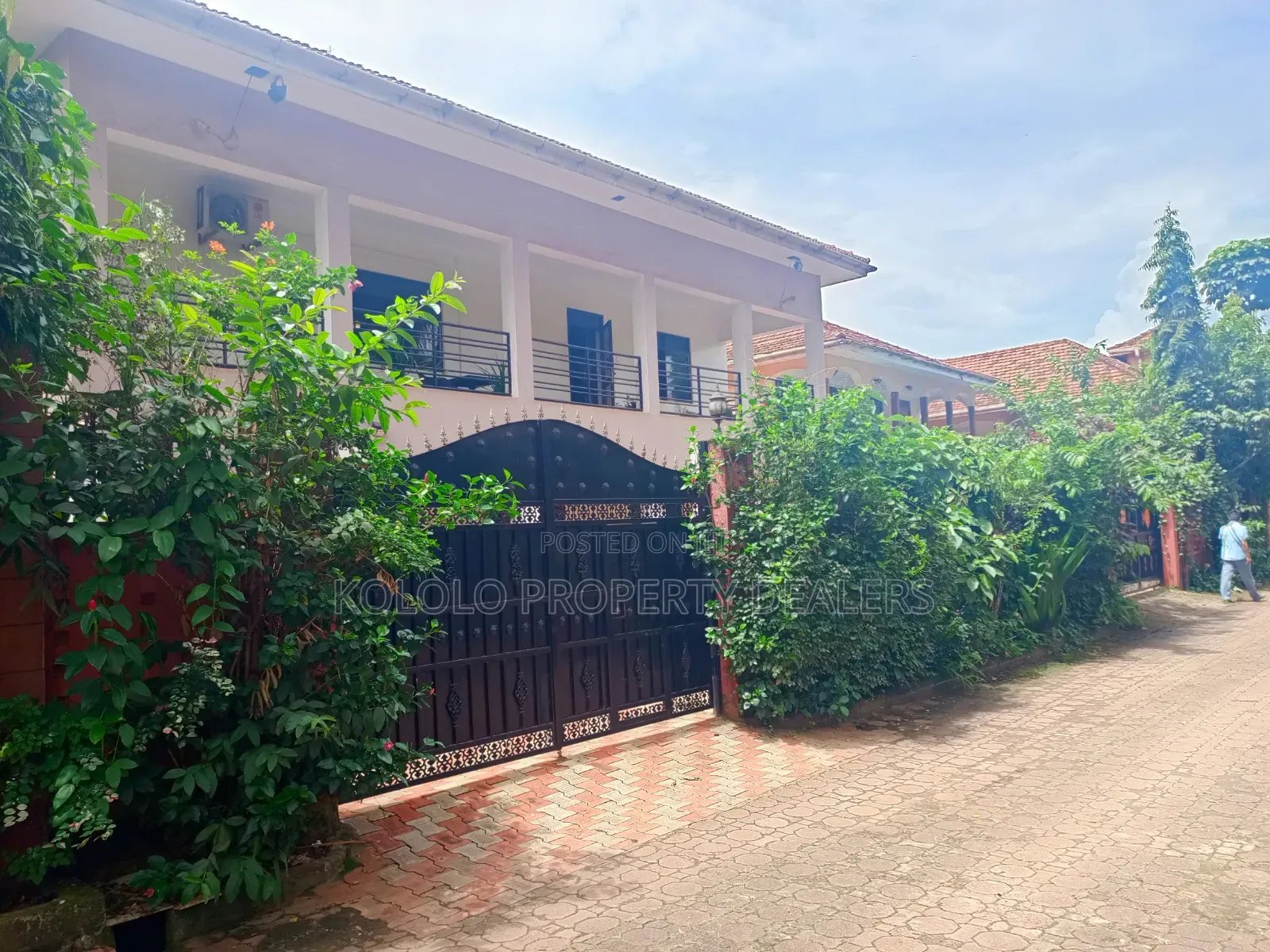 Furnished 8bdrm Duplex in Lugogo Bypass, Central Division for rent in Central Division