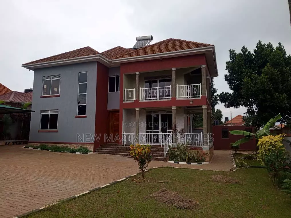 5bdrm Maisonette in Kitende Ntebe Rd, Central Division for sale in Central Division