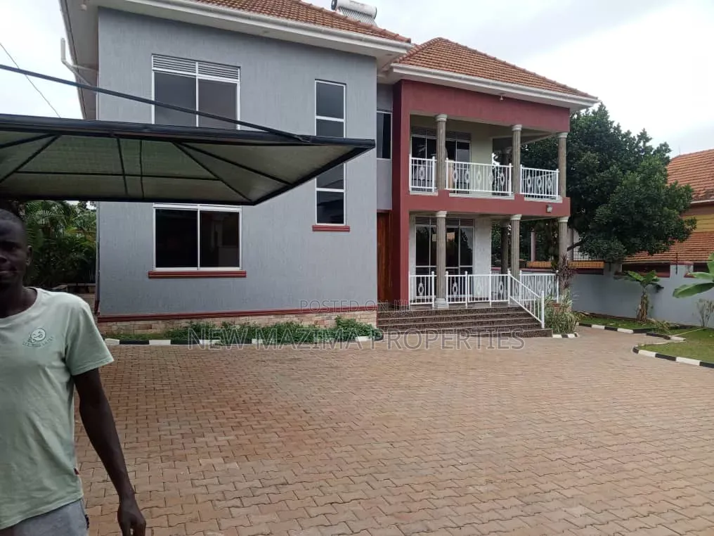 5bdrm Maisonette in Kitende Ntebe Rd, Central Division for sale in Central Division