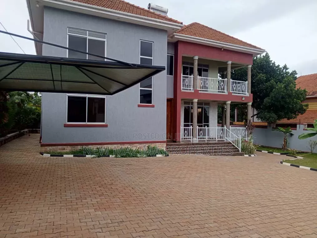 5bdrm Maisonette in Kitende Ntebe Rd, Central Division for sale in Central Division