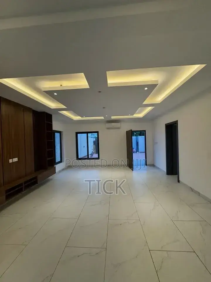 5bdrm Duplex in Akright, Central Division for rent in Central Division