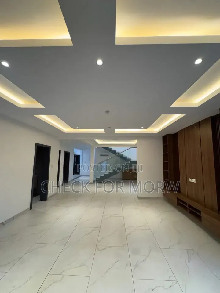 5bdrm Duplex in Akright, Central Division for rent in Central Division