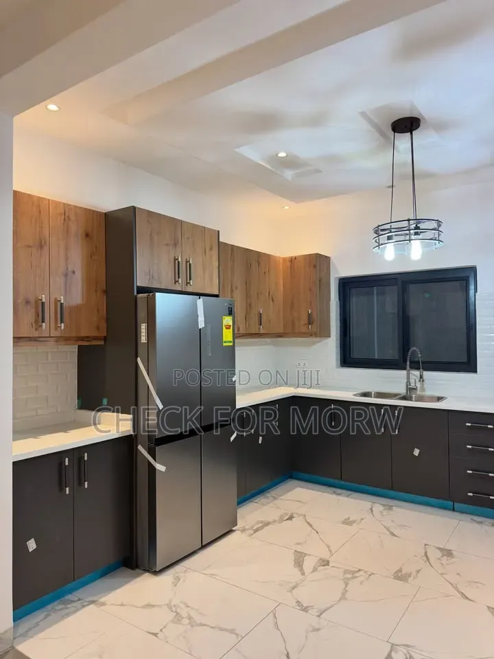5bdrm Duplex in Akright, Central Division for rent in Central Division