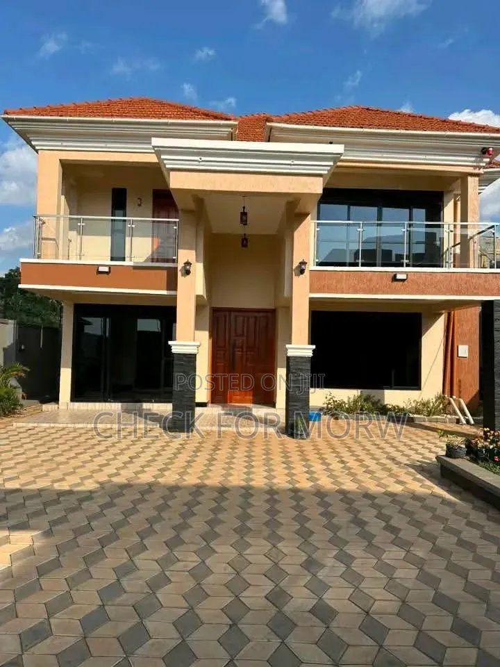 5bdrm Duplex in Bugolobi, Central Division for rent in Central Division