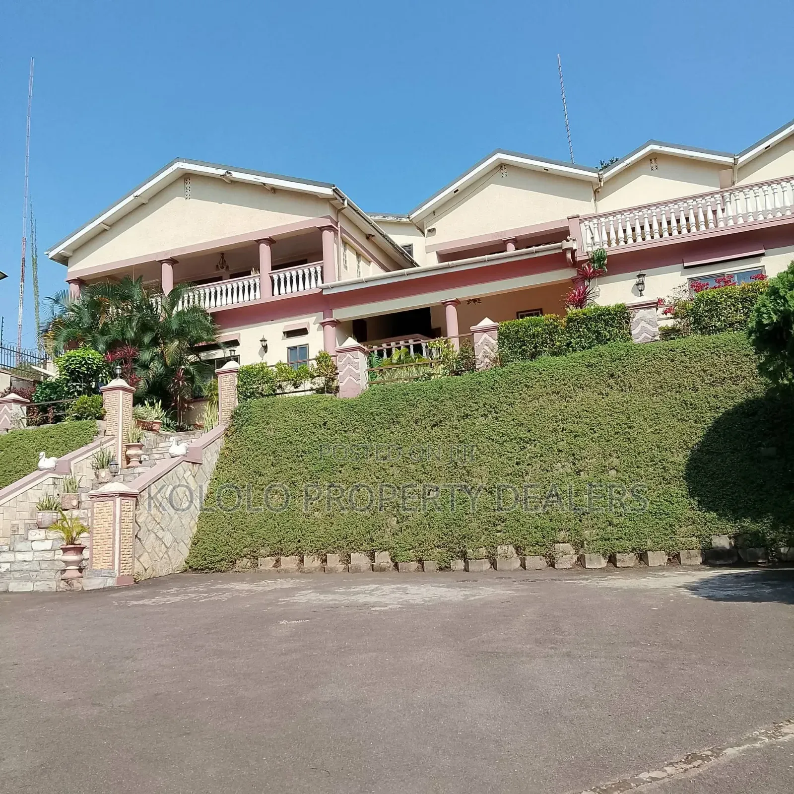 Furnished 3bdrm Townhouse / Terrace in Naguru, Central Division in Central Division
