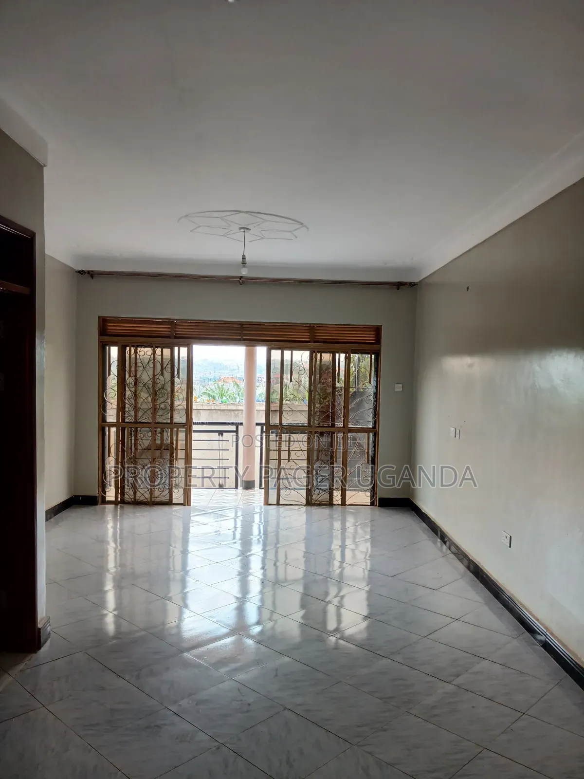 3bdrm House in Kira-Nsasa for rent in Kira