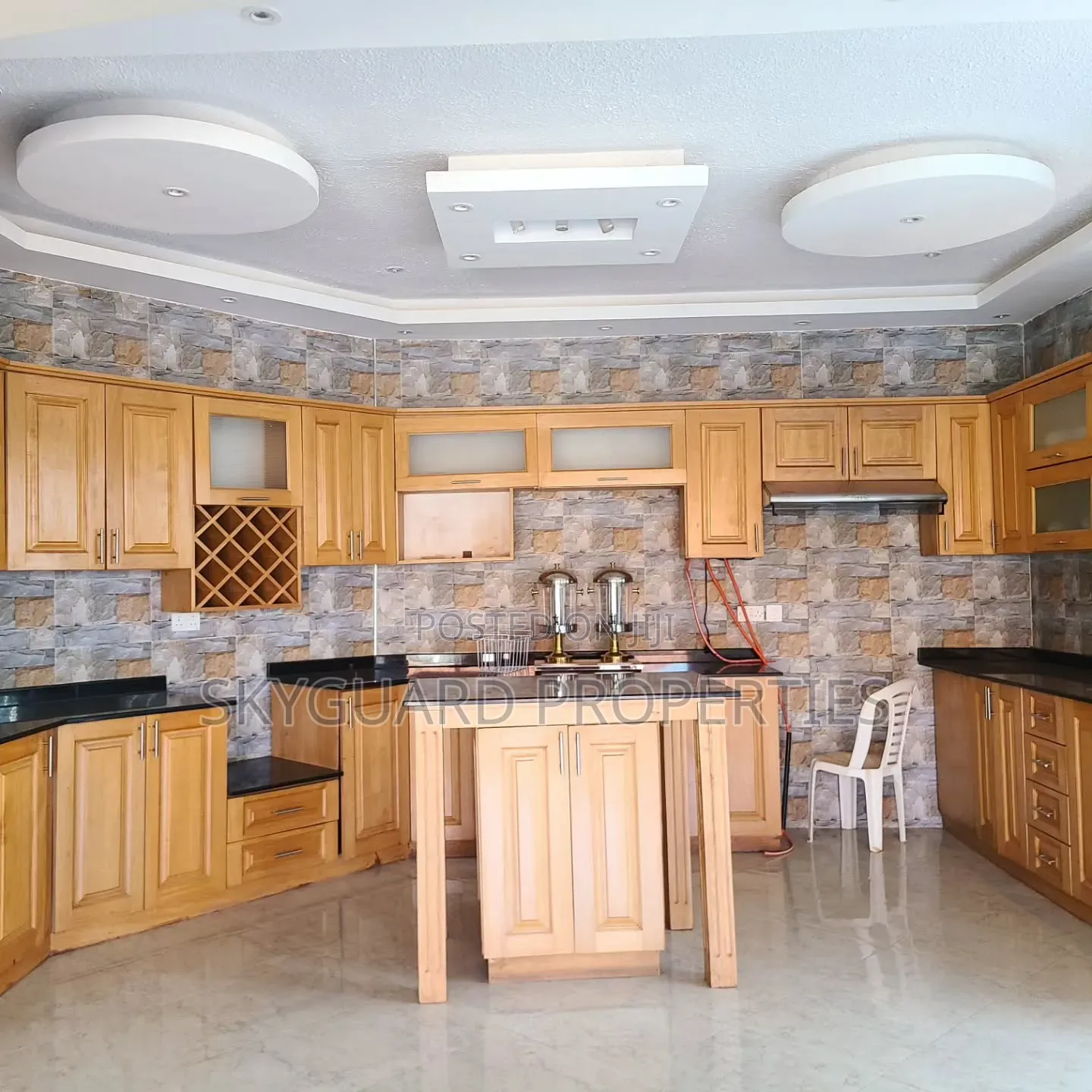 6bdrm Mansion in Kigo, Central Division for rent in Central Division