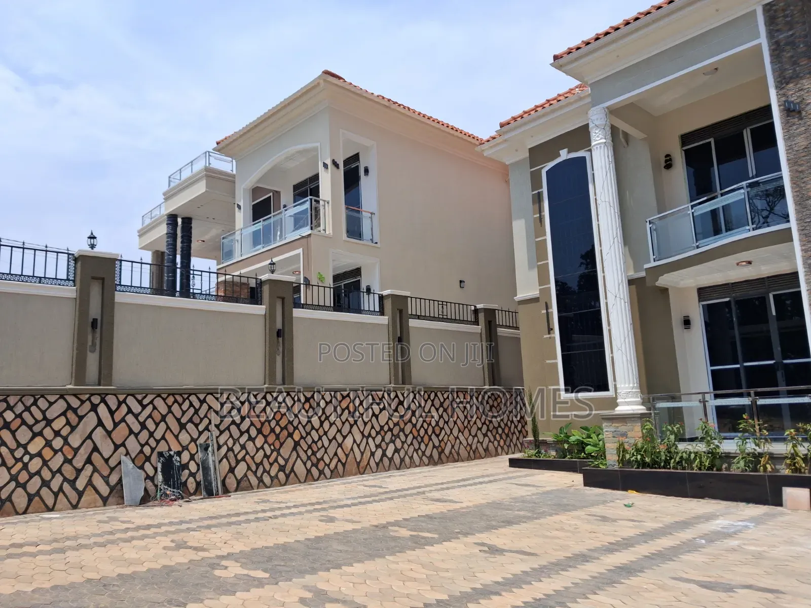 Furnished 6bdrm Duplex in Kira Tarmacked for sale in Kira