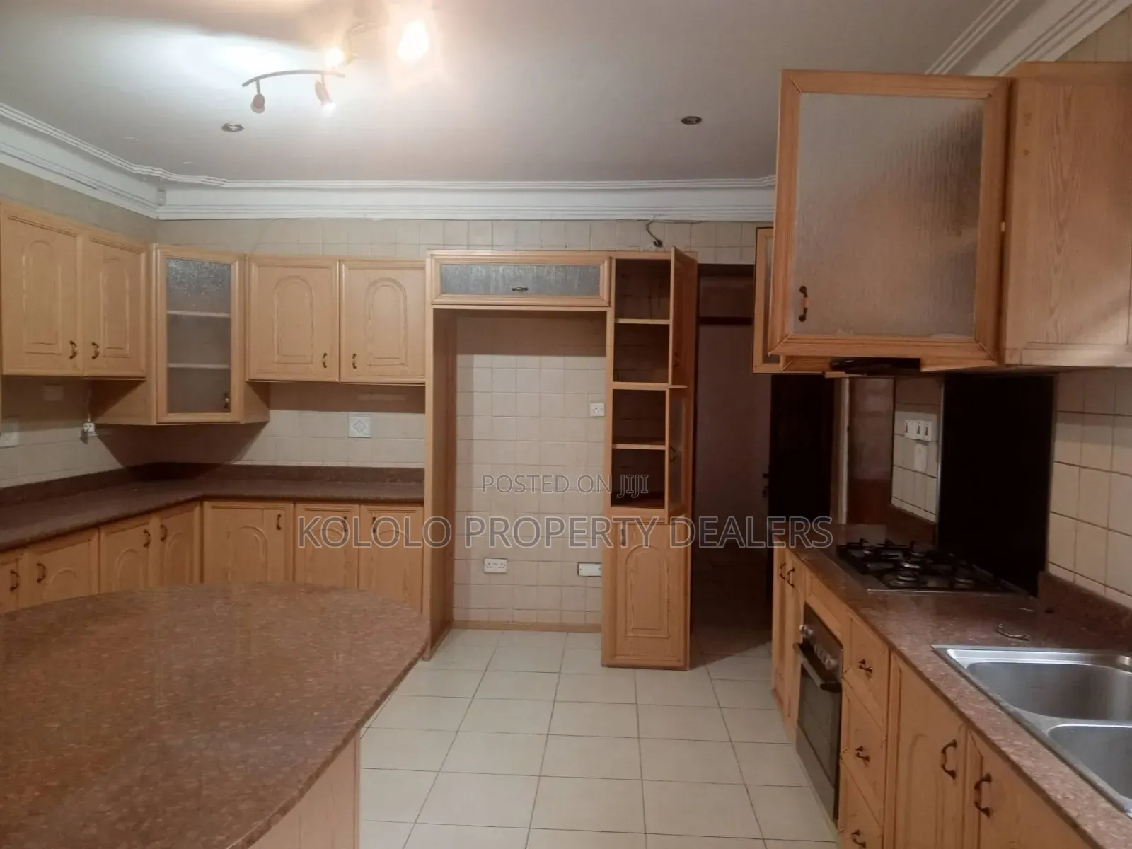 5bdrm Duplex in Bugolobi, Central Division for rent in Central Division
