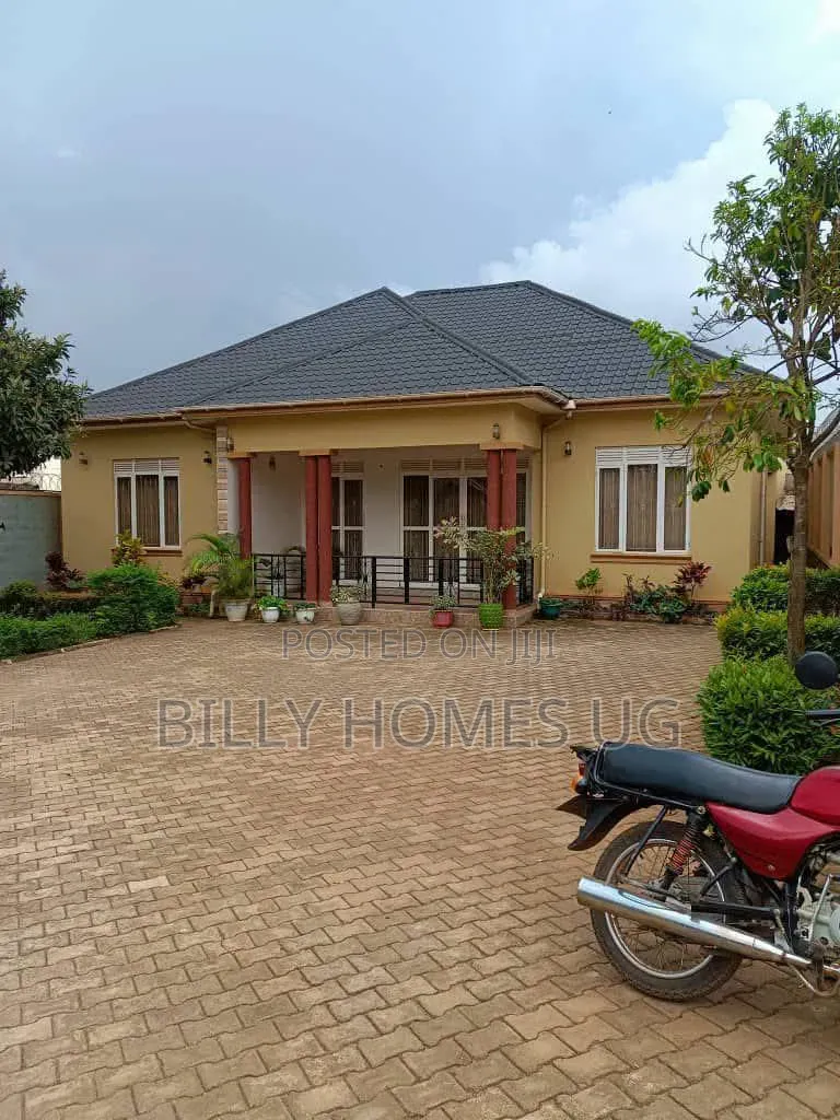 4bdrm Bungalow in Ssisa for sale in Ssisa