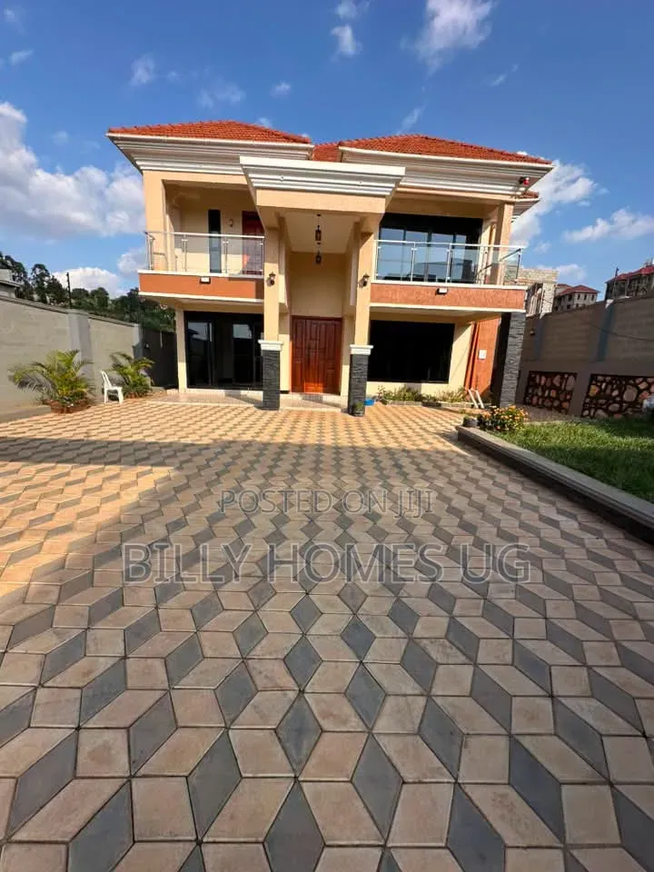 5bdrm Mansion in Kira for sale in Kira