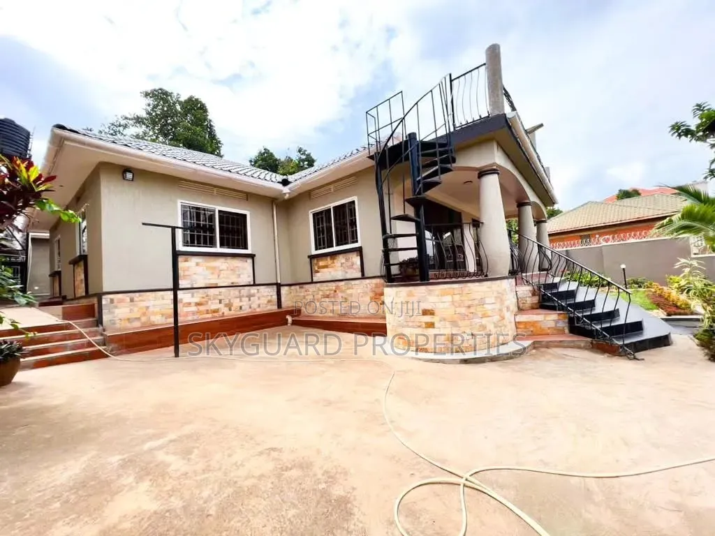 5bdrm Bungalow in Bugolobi, Central Division for rent in Central Division