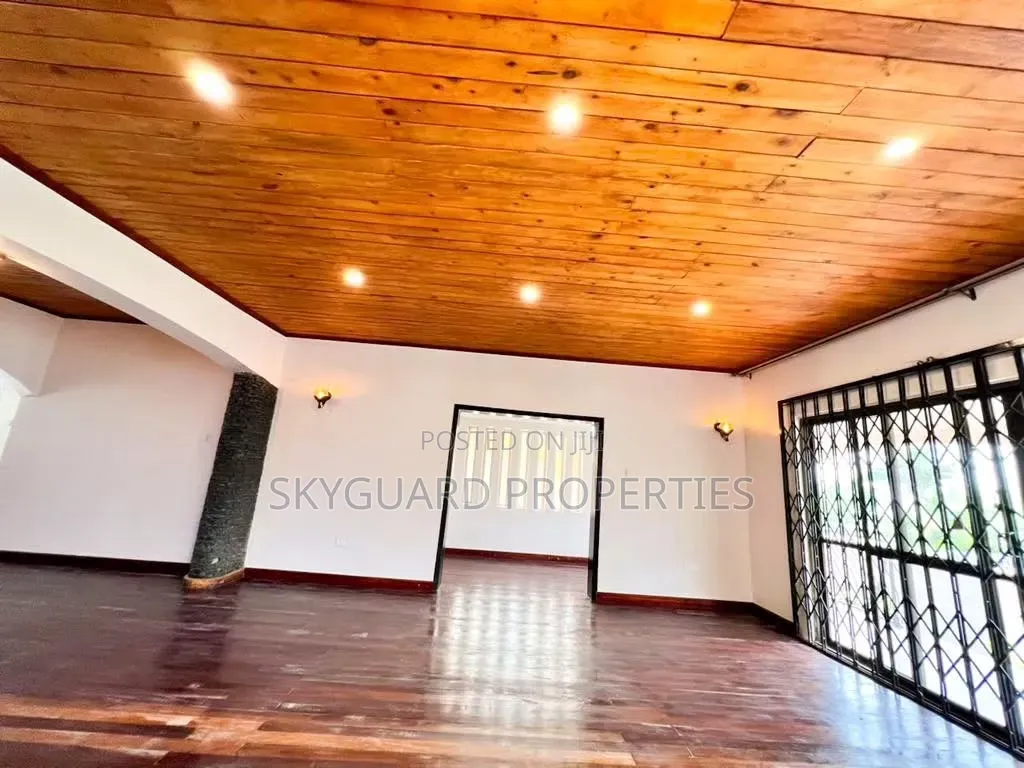 5bdrm Bungalow in Bugolobi, Central Division for rent in Central Division