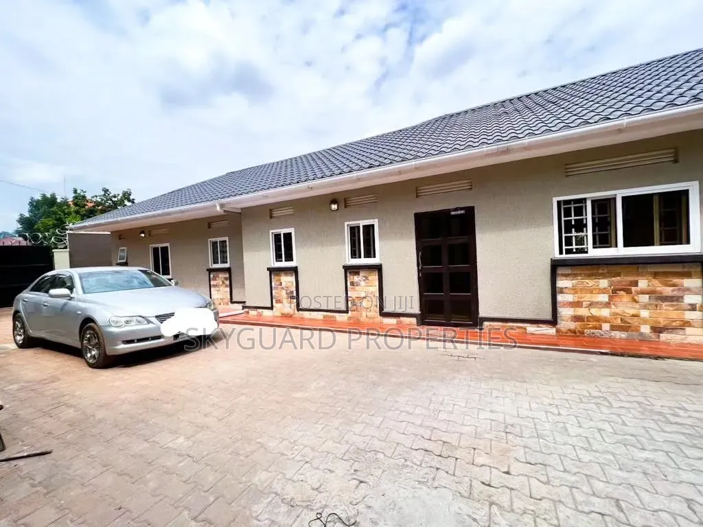 5bdrm Bungalow in Bugolobi, Central Division for rent in Central Division