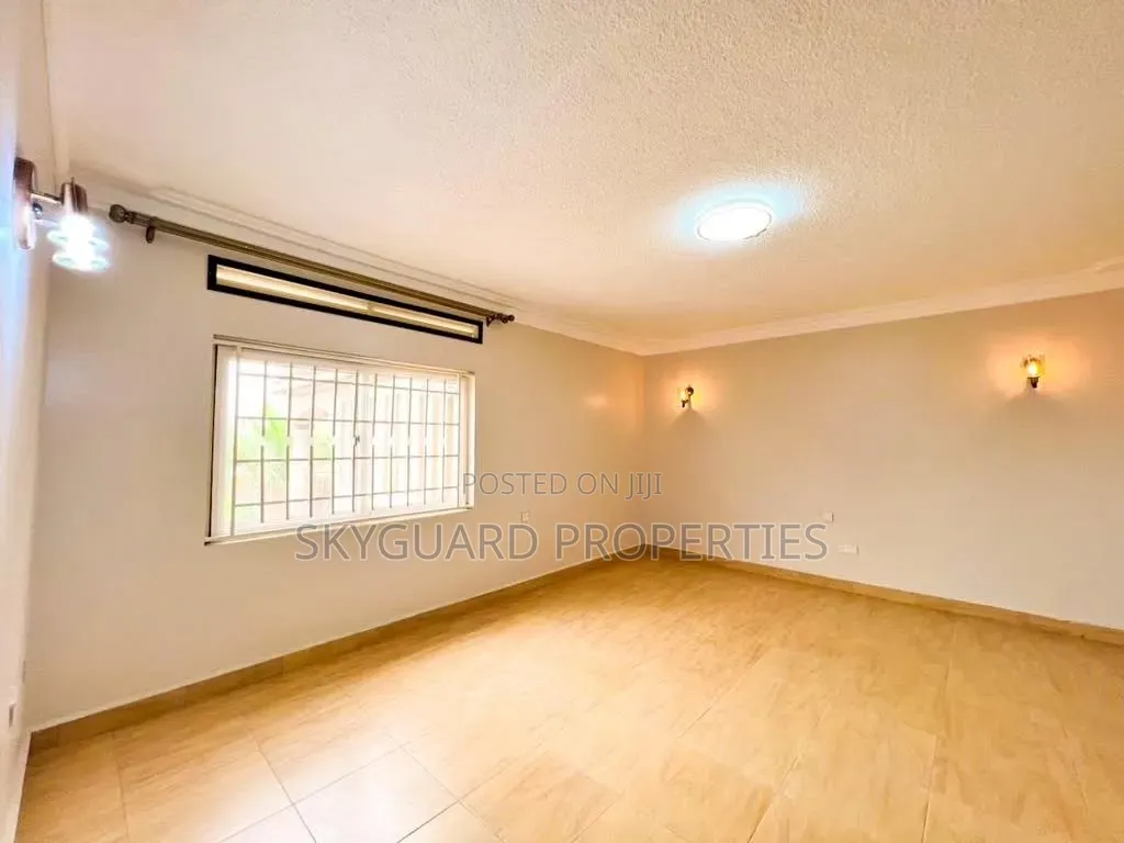 5bdrm Bungalow in Bugolobi, Central Division for rent in Central Division