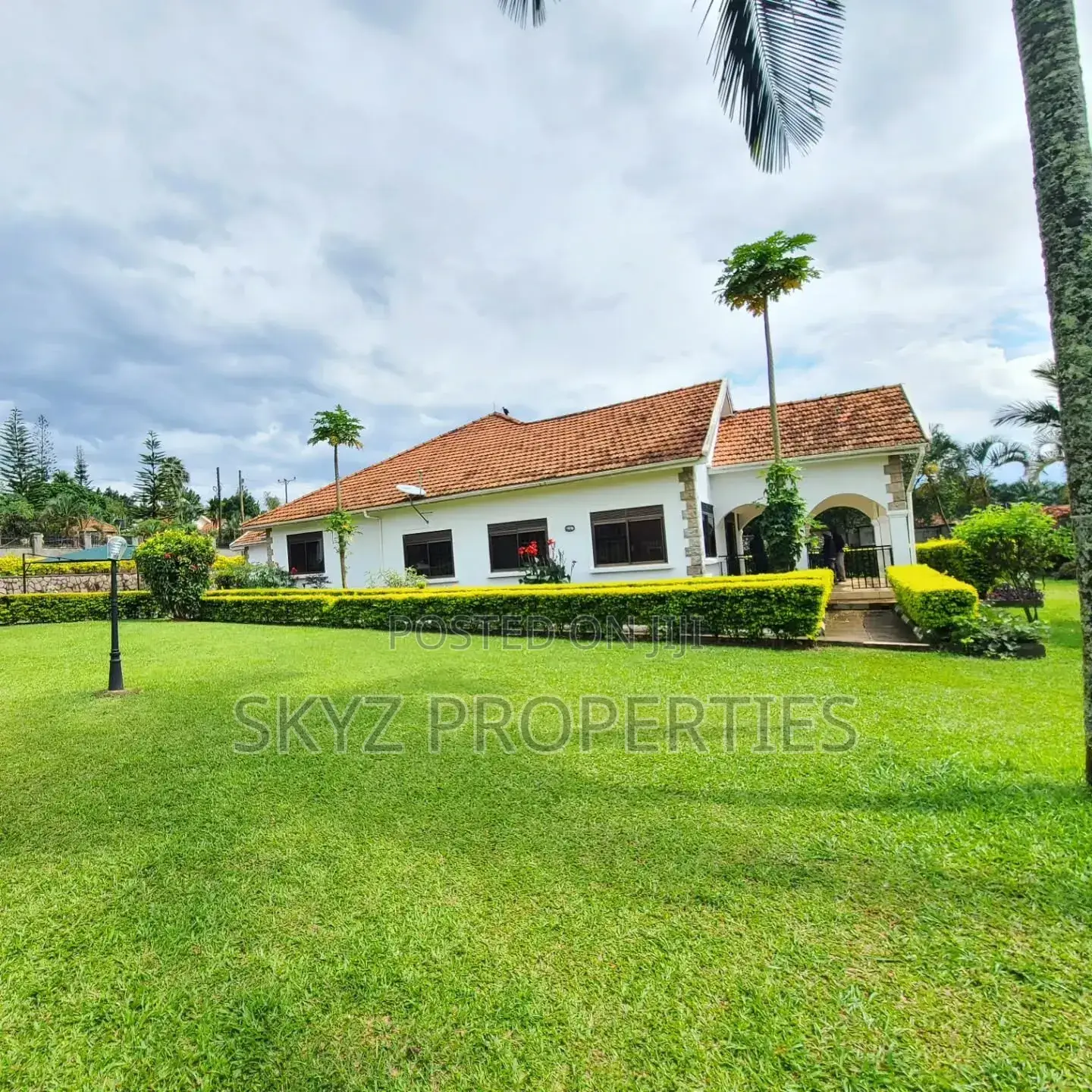 5bdrm Bungalow in Bugolobi, Central Division for rent in Central Division