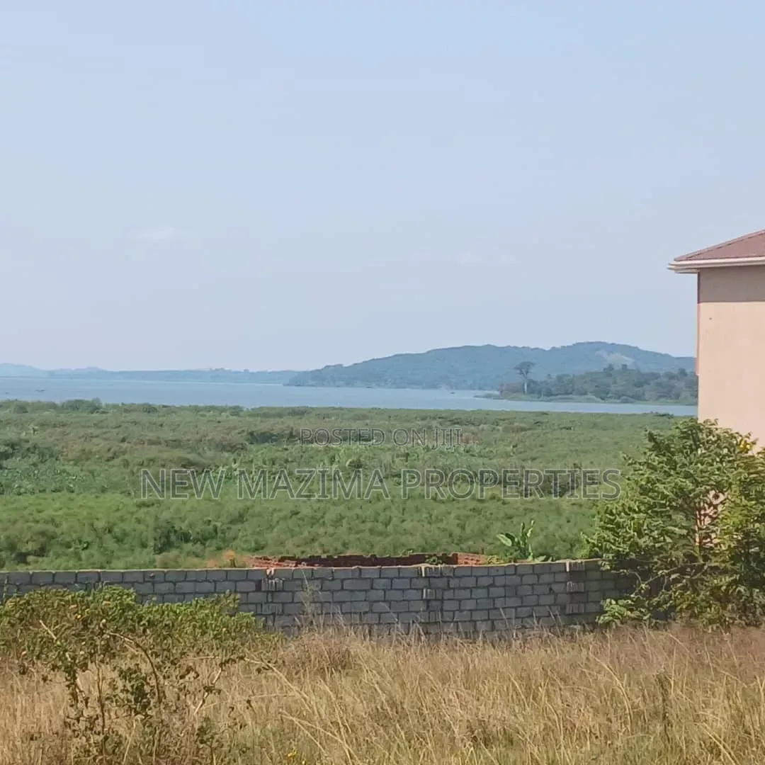 Lake Plot in Well Fence Quick Sale Just After Munyonyo Be4 Kazi Beach in Central Division