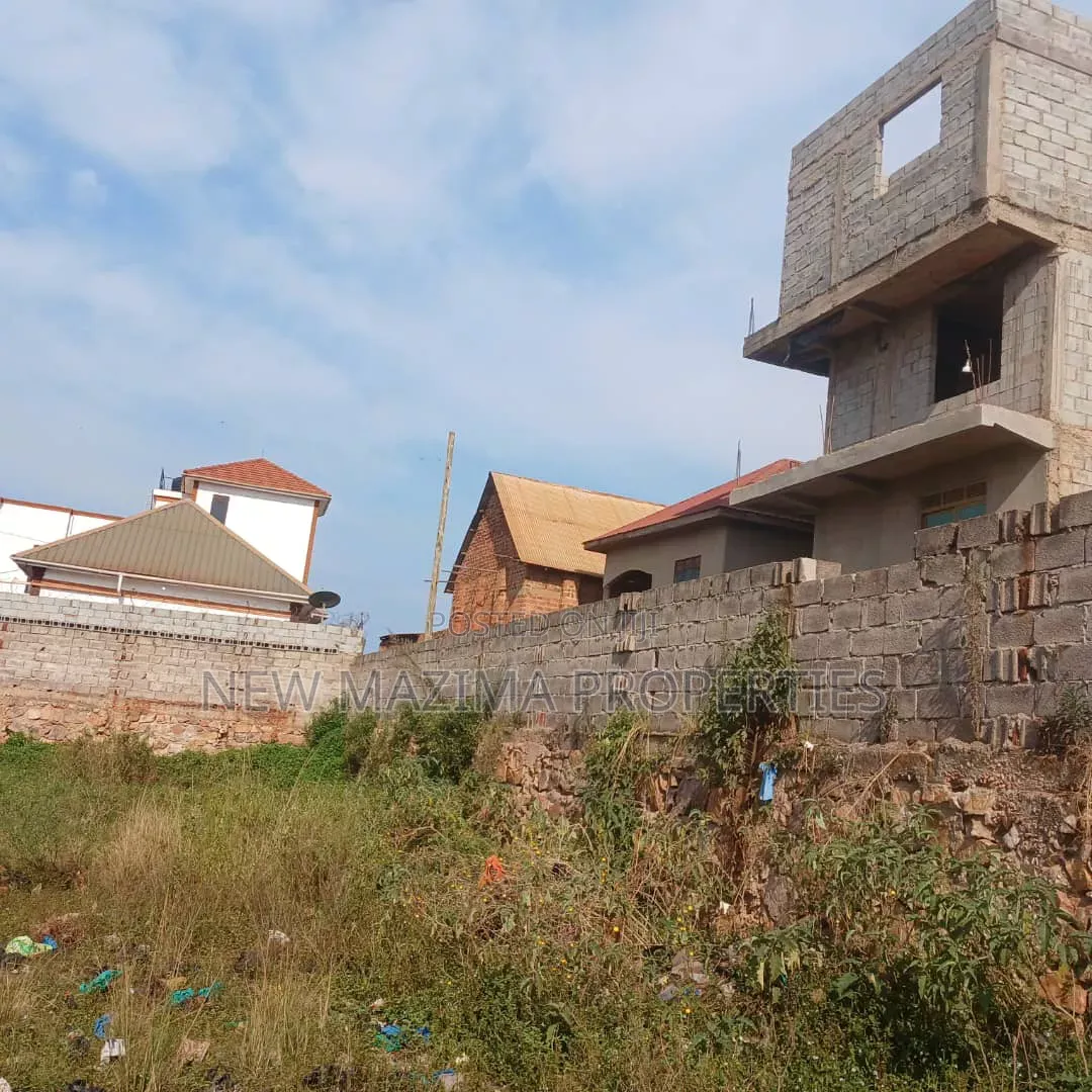 Lake Plot in Well Fence Quick Sale Just After Munyonyo Be4 Kazi Beach in Central Division