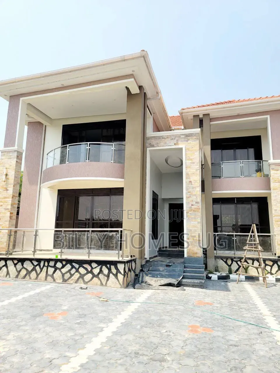5bdrm Villa in Ssisa for sale in Ssisa