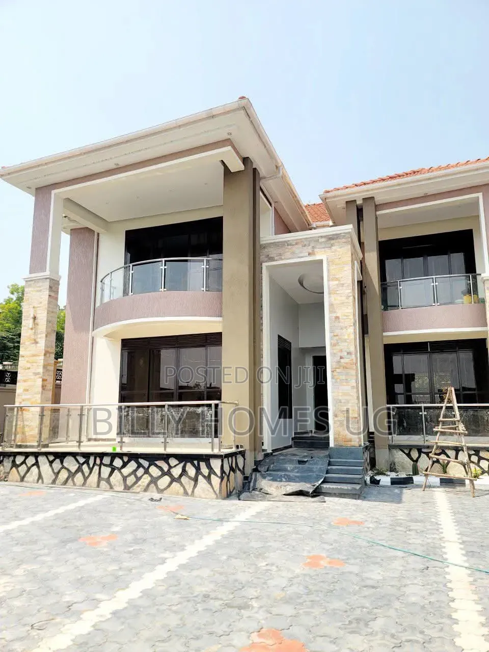 5bdrm Villa in Ssisa for sale in Ssisa