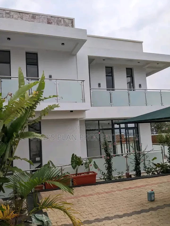 4bdrm Duplex in Munyonyo Estate, Central Division for rent in Central Division