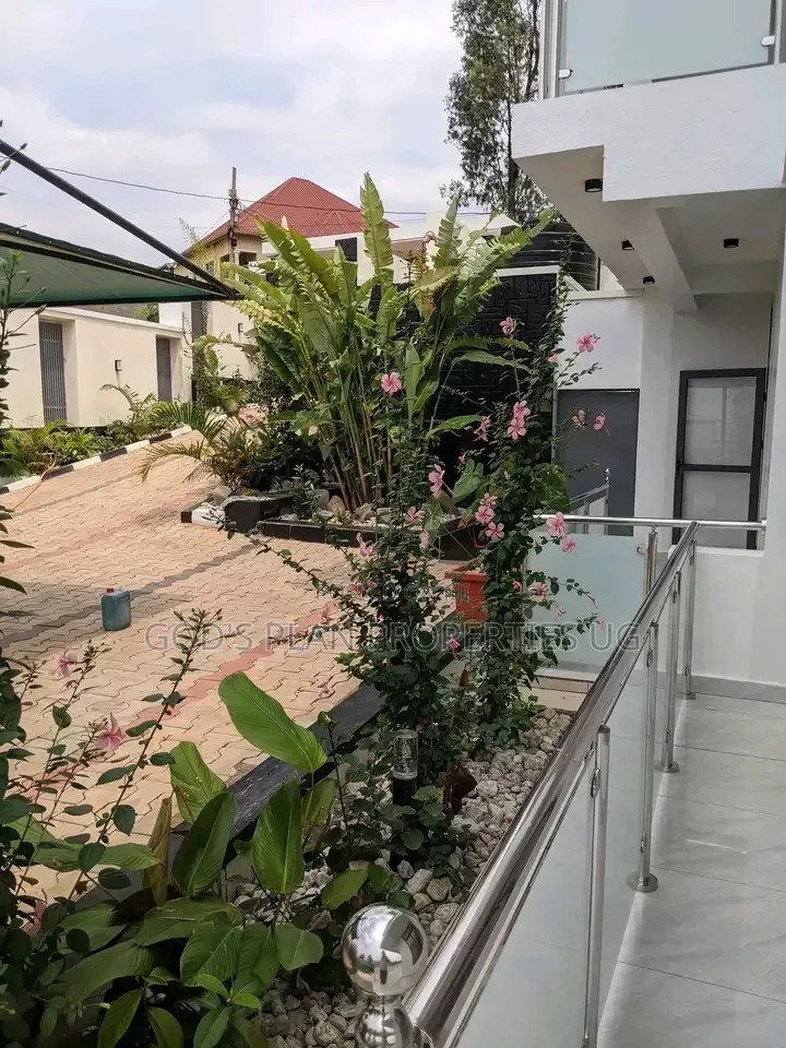 4bdrm Duplex in Munyonyo Estate, Central Division for rent in Central Division