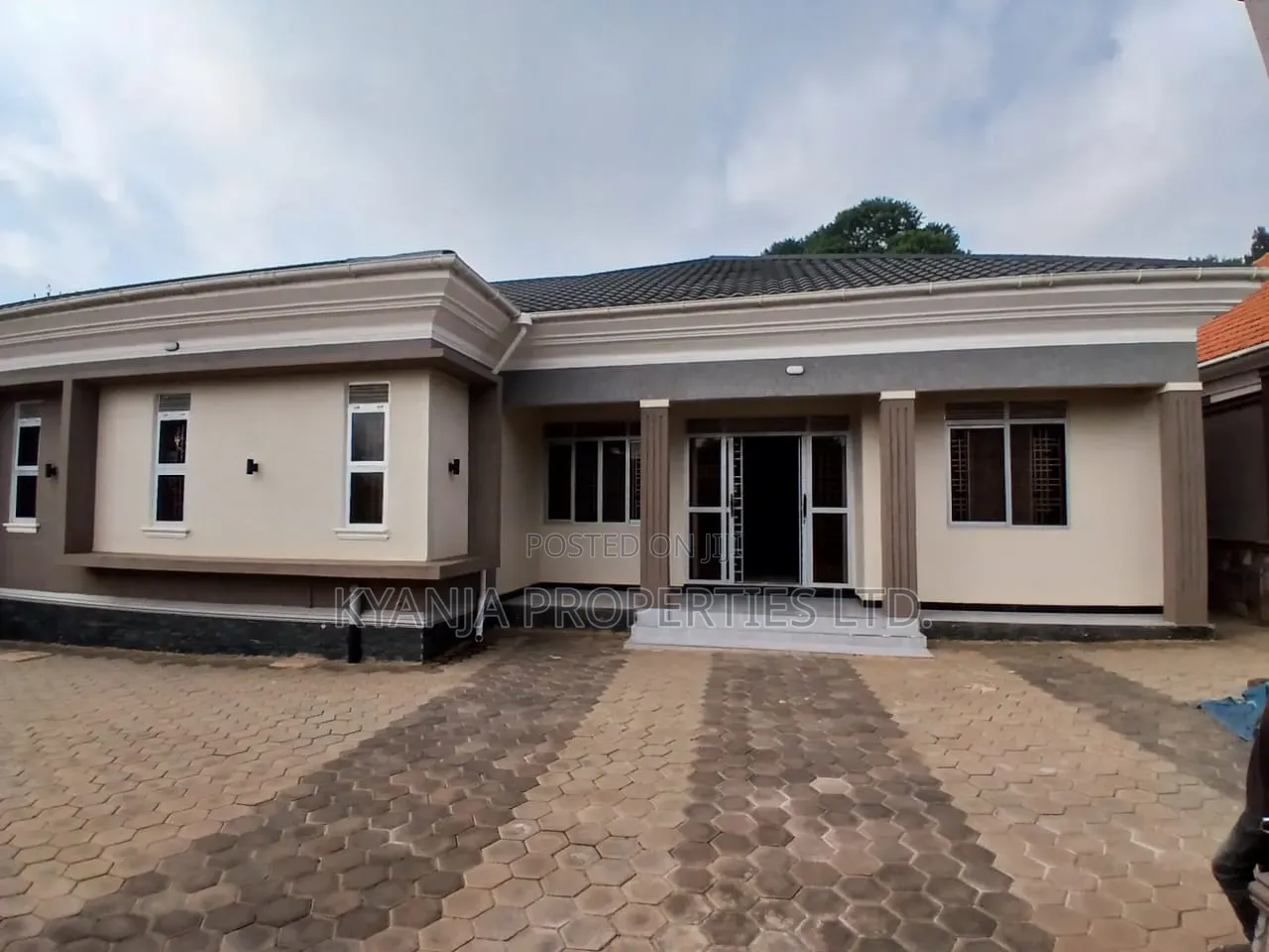 4bdrm Bungalow in Kira Estates for sale in Kira