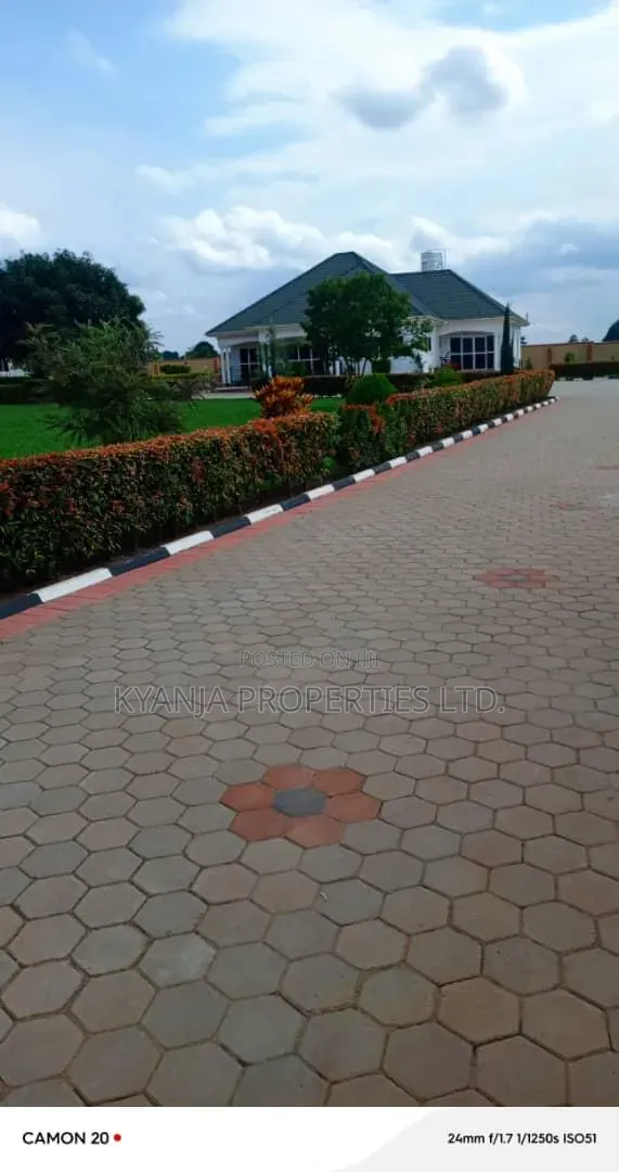 5bdrm Bungalow in Gayaza Estates, Kawempe for sale in Kawempe