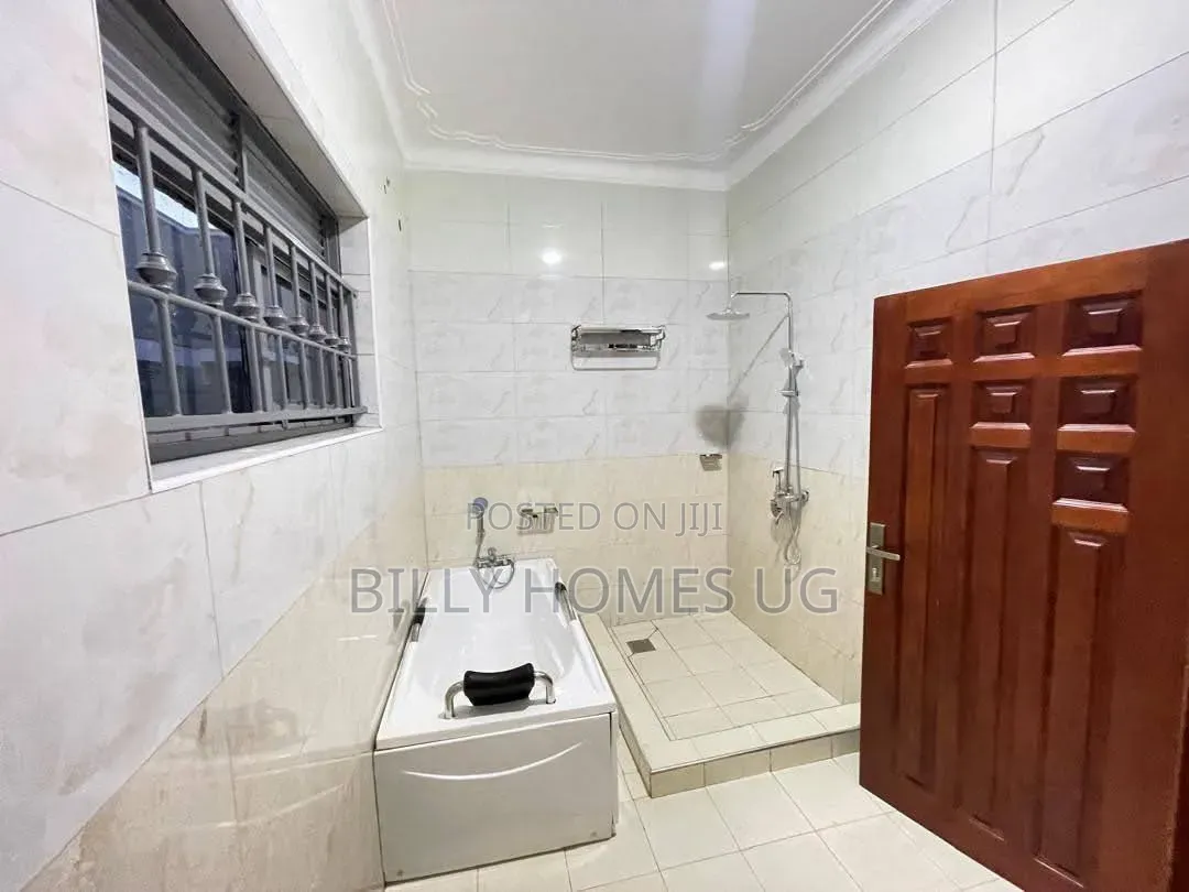 4bdrm Bungalow in Ssisa for sale in Ssisa