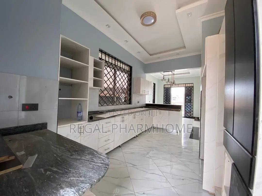 4bdrm Bungalow in Muyenga, Central Division for rent in Central Division