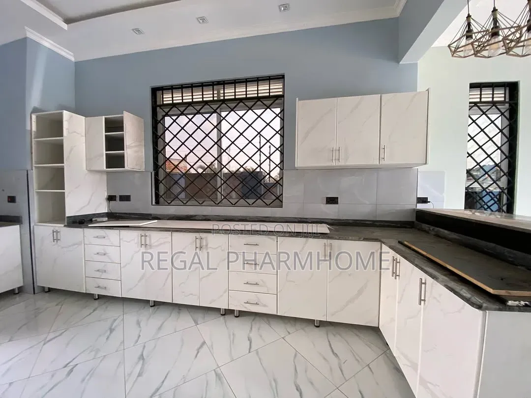 4bdrm Bungalow in Muyenga, Central Division for rent in Central Division