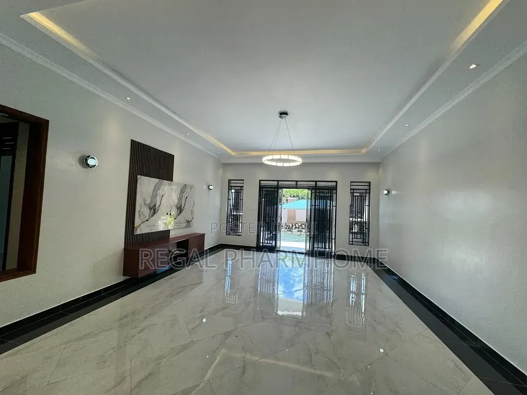 4bdrm Bungalow in Kiwatule, Central Division for rent in Central Division