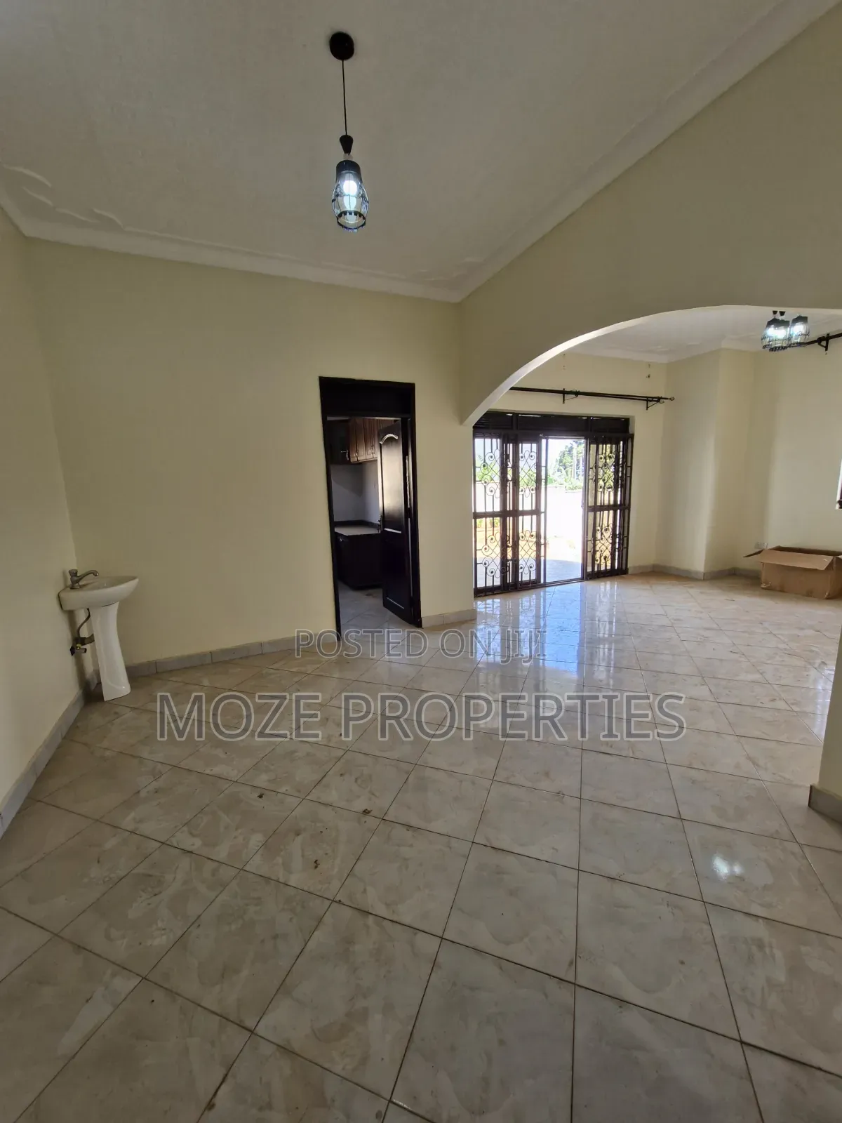 3bdrm Bungalow in Kira Mamerito Road., Central Division for rent in Central Division