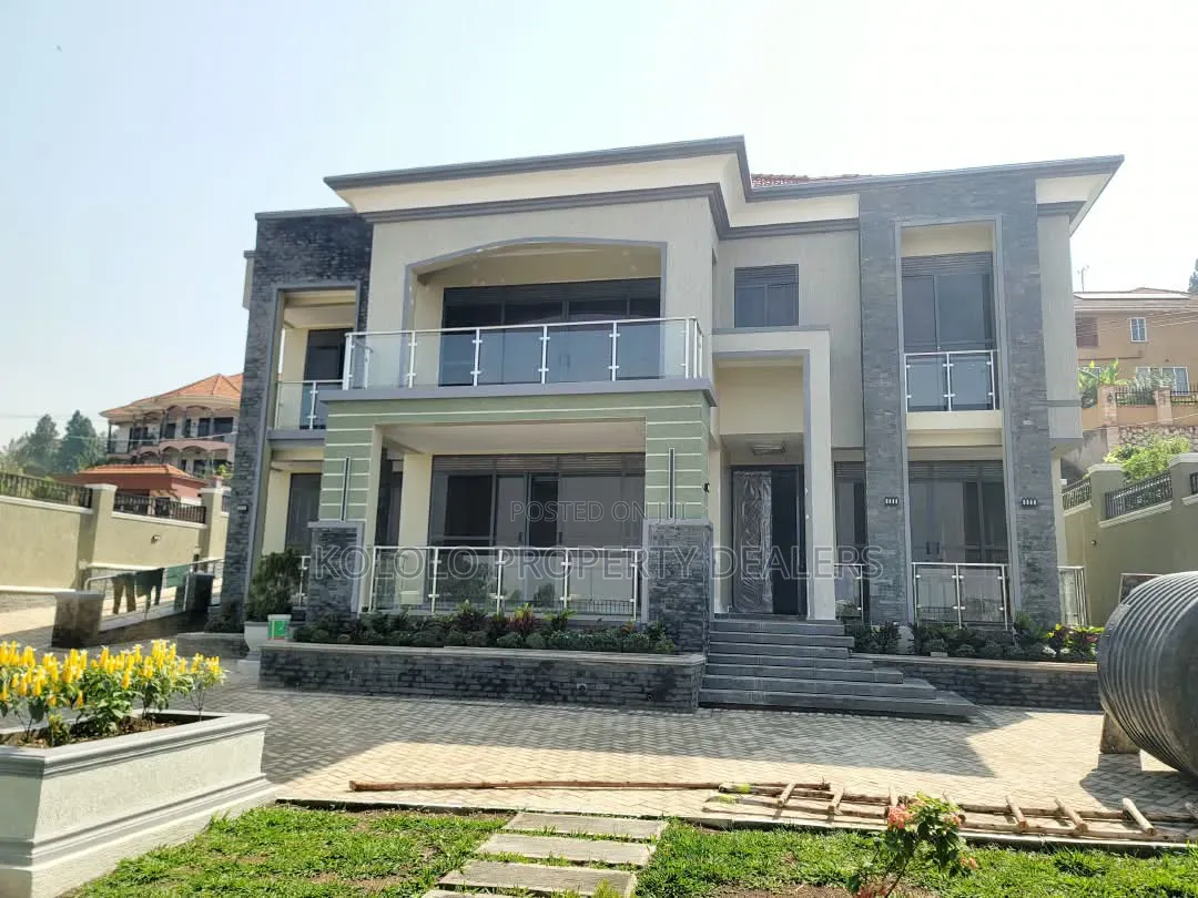 5bdrm Duplex in Akright City, Central Division for sale in Central Division