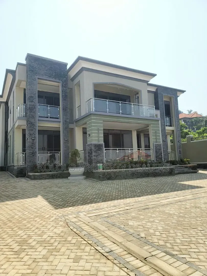 5bdrm Duplex in Akright City, Central Division for sale in Central Division