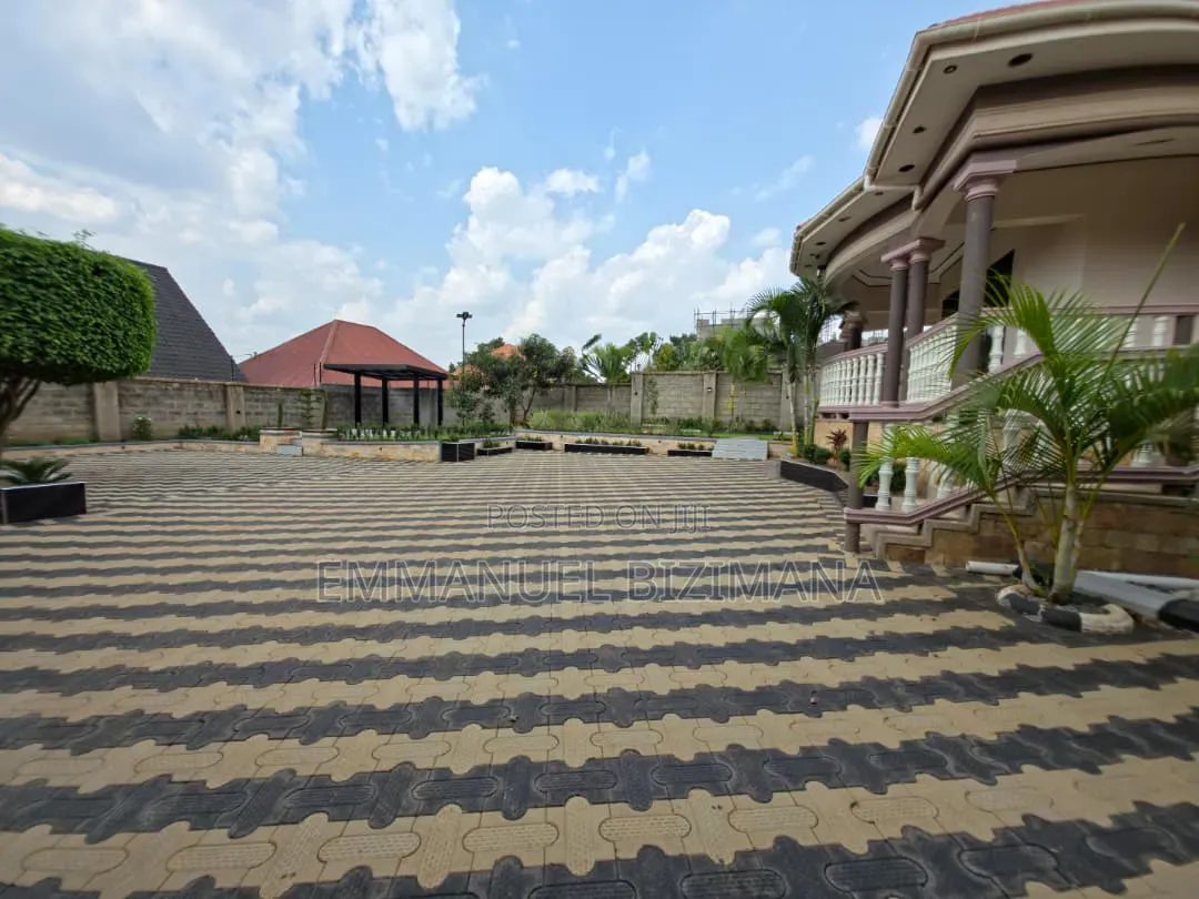 Furnished 5bdrm Bungalow in Kira Town, Central Division for sale in Central Division