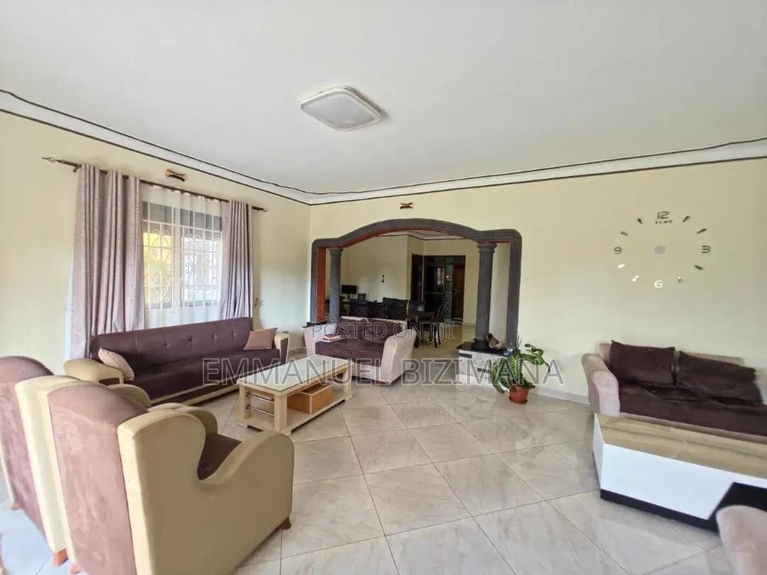 Furnished 5bdrm Bungalow in Kira Town, Central Division for sale in Central Division