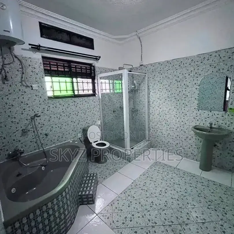 5bdrm House in Buziga, Central Division for rent in Central Division