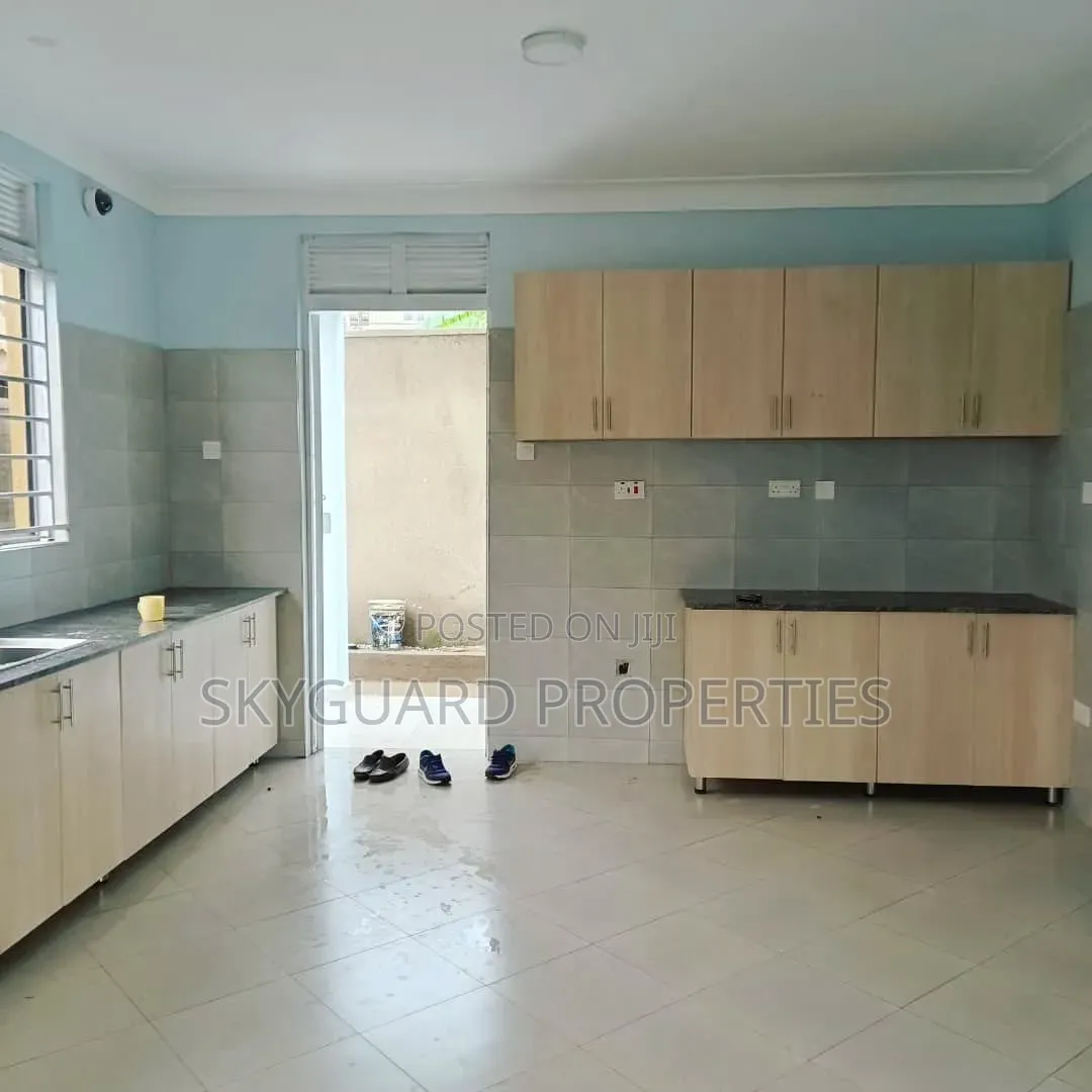 5bdrm House in Kasanga, Central Division for rent in Central Division