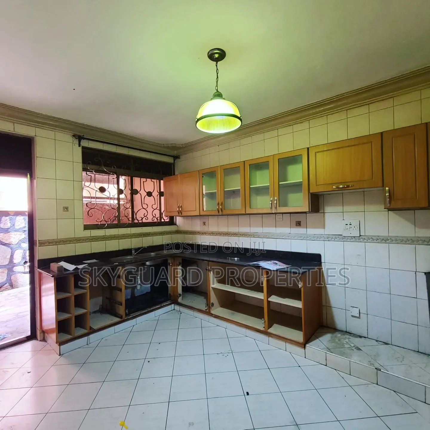 3bdrm Apartment in Bugolobi, Central Division for rent in Central Division