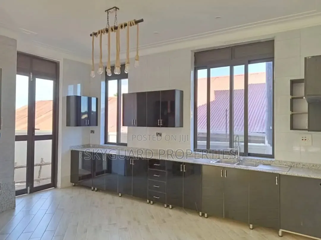 6bdrm Mansion in Kigo, Central Division for rent in Central Division